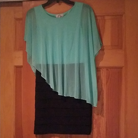 Dress - Picture 1 of 3